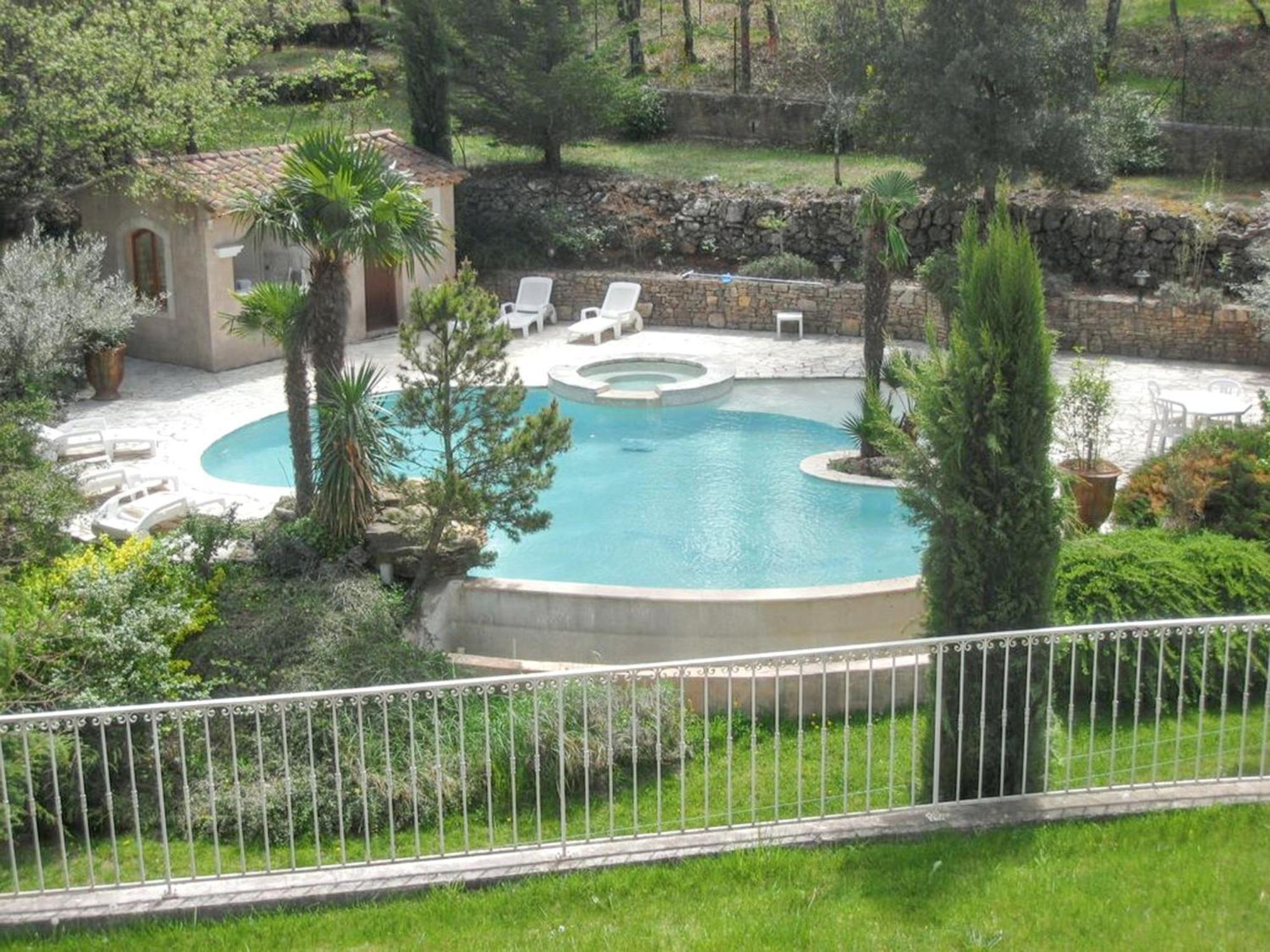 Villa Spacieuse Avec Piscine A Saint Maximin Zewnętrze zdjęcie