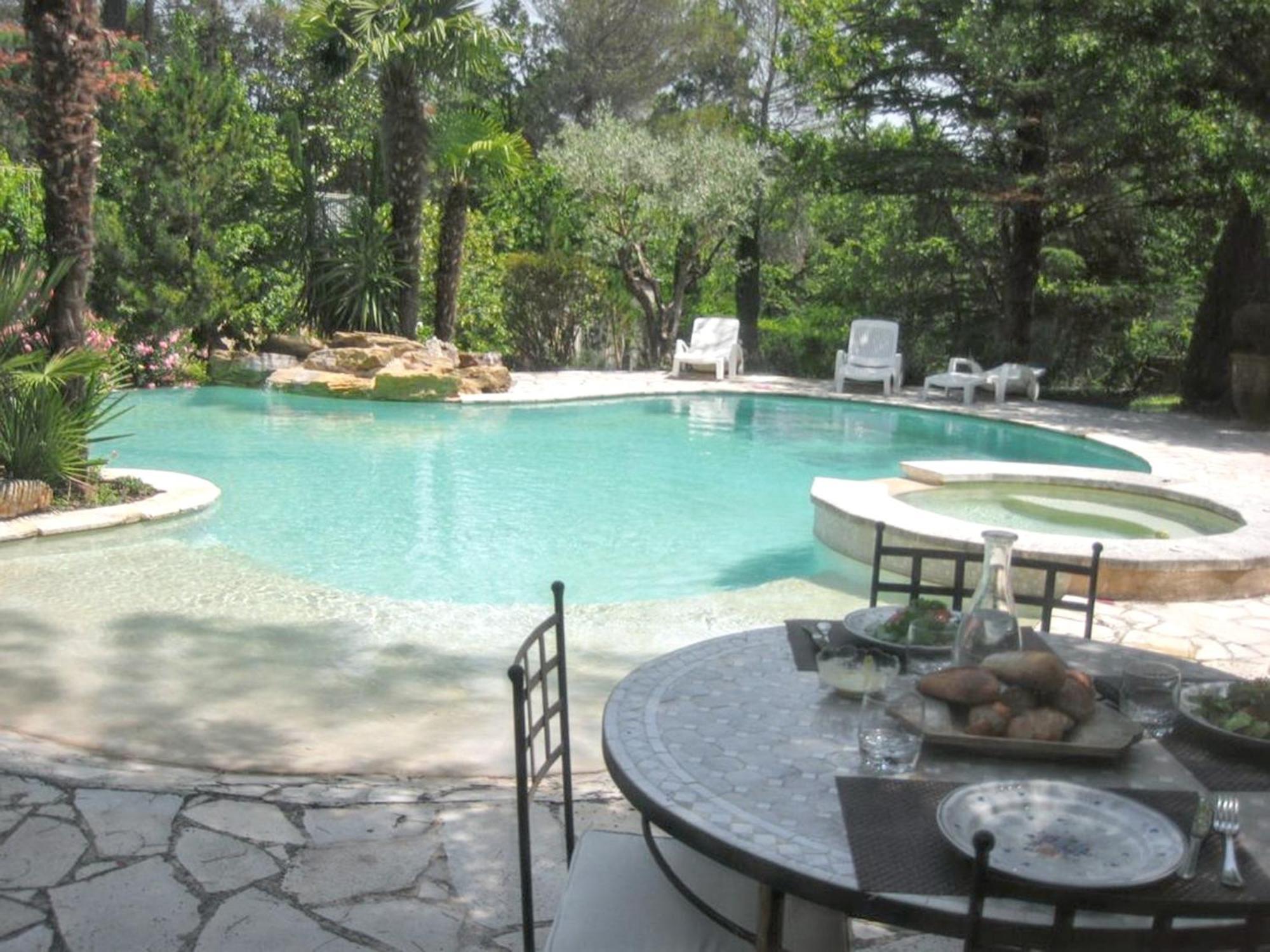 Villa Spacieuse Avec Piscine A Saint Maximin Zewnętrze zdjęcie