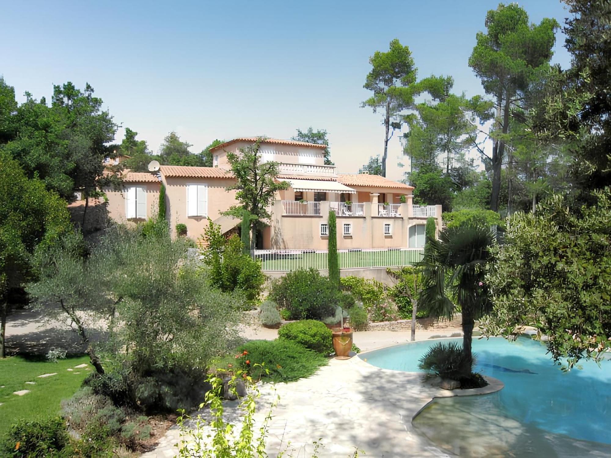 Villa Spacieuse Avec Piscine A Saint Maximin Zewnętrze zdjęcie